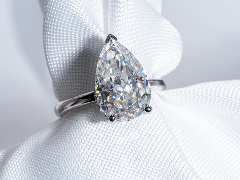 Crushed ice 2025 pear moissanite